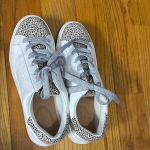 Universal Thread White and Gray Women's Sneakers